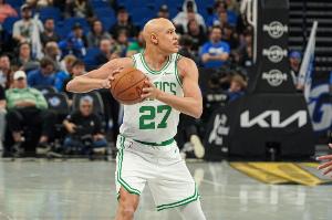 杰伦·布朗：沃尔什的努力得到了回报 不仅防守出色还命中关键球